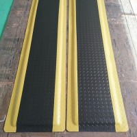 實驗室無味防靜電桌墊，工業(yè)環(huán)保防疲勞腳墊，抗疲勞地墊廠