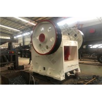 顎式石料破加工現(xiàn)場(chǎng)