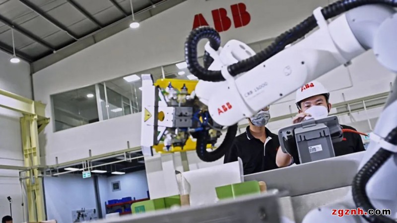 干凈利落！ABB協(xié)作機器人成為高速堅果包裝線的幕后推手