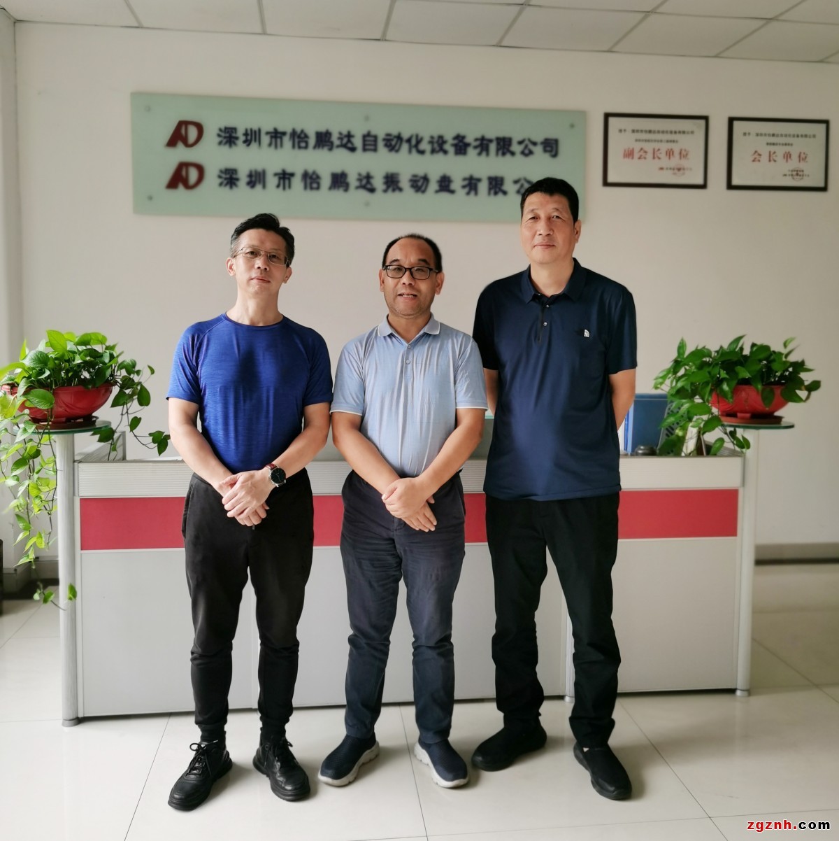 石錫銘先生和童格明先生走進(jìn)深圳市怡鵬達(dá)自動化設(shè)備有限公司