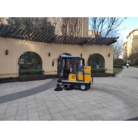 高端小區(qū)使用明諾大功率掃地車(chē)